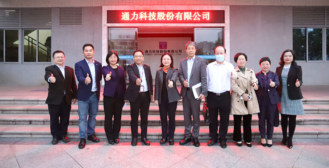 1657860081.jpg 西安市当局李俊玲副市长一行到欧博ABG官网科技调研 (2).jpg